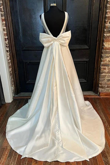 Vestido de novia de satén con cuello redondo y espalda lazada en A